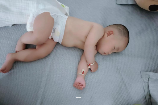 新疆孕妇肚子一跳一跳